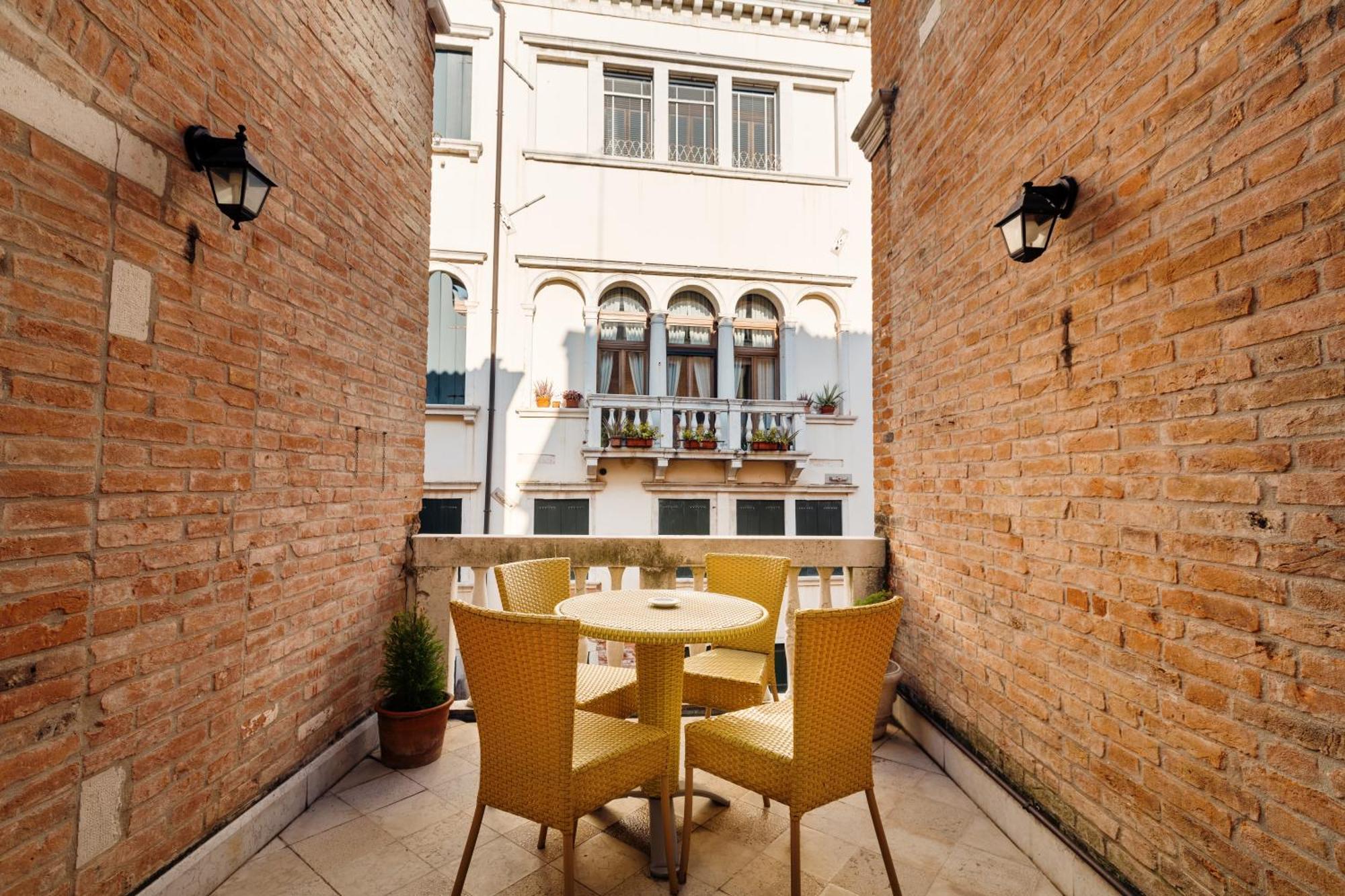 Appartamento Ca' Guardi con 2 Camere da Letto e Terrazza